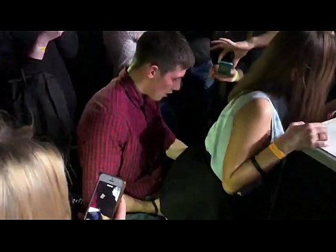 ❤️ Ubulili bangempela ku-nightclub yaseRussia. Intombazane yaseRussia eneminyaka engu-18 ubudala ingene endunu nasesithweni sangasese e-nightclub Izocansi fb kithi  ️❤